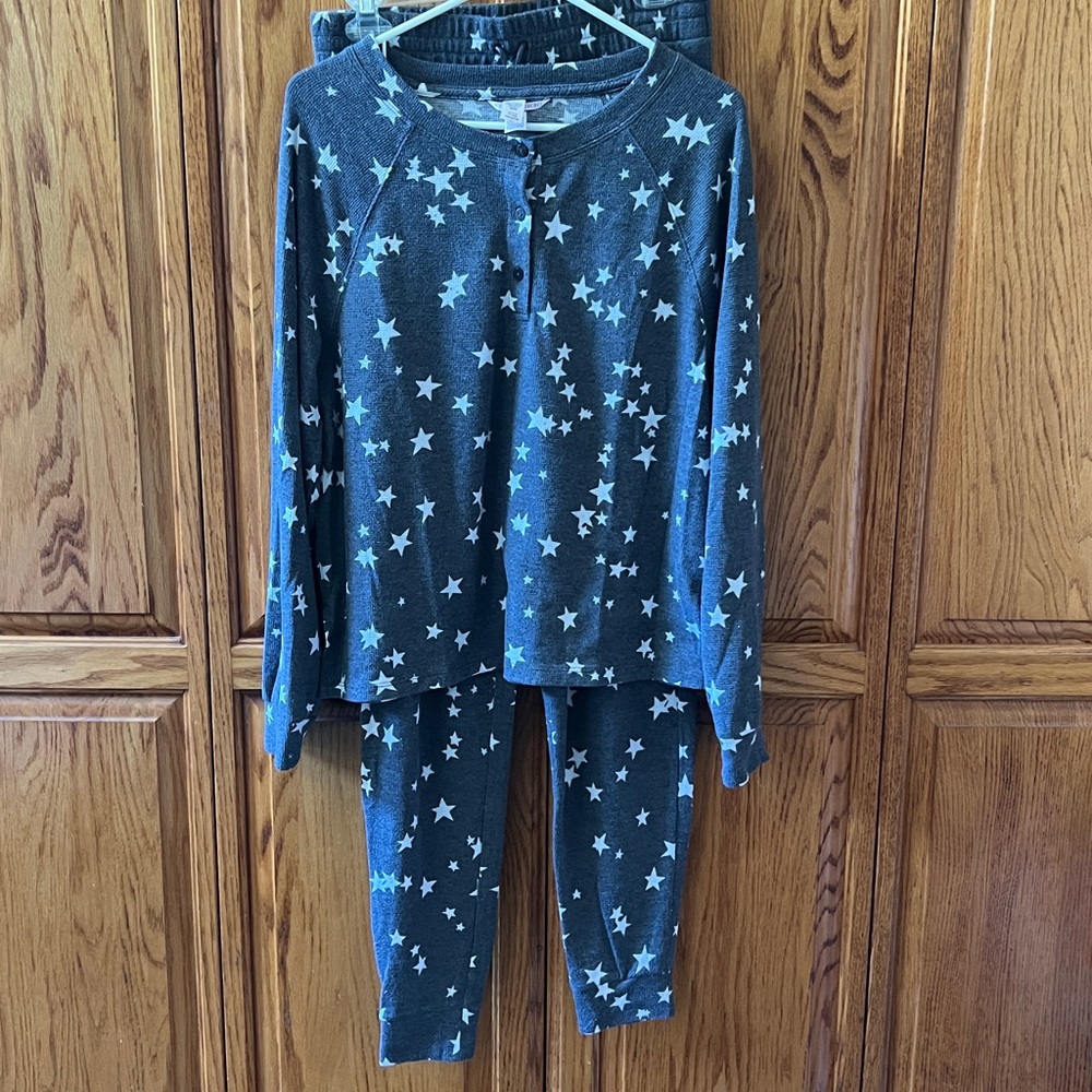 Victoria's Secret women’s gray Star-Print Long Sleeve pajamas.